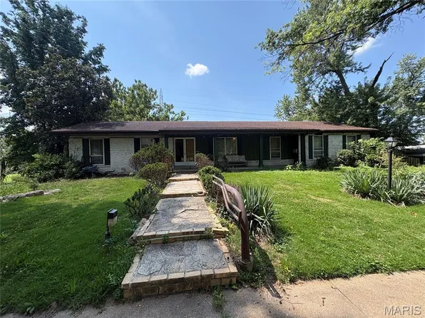 12404 Merrick Dr, Saint Louis, MO 63146