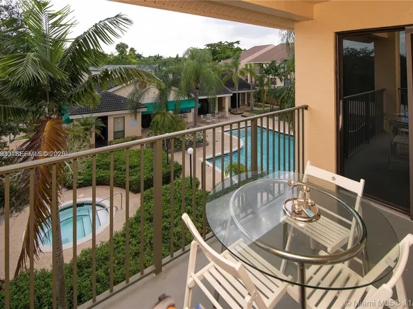 9999 Summerbreeze Dr, Fort Lauderdale, FL