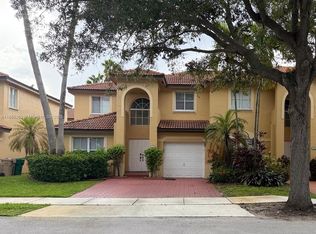 233 E Forest Oak Cir, Davie, FL 33325