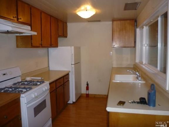 3rd image of 169 Redwood Ave