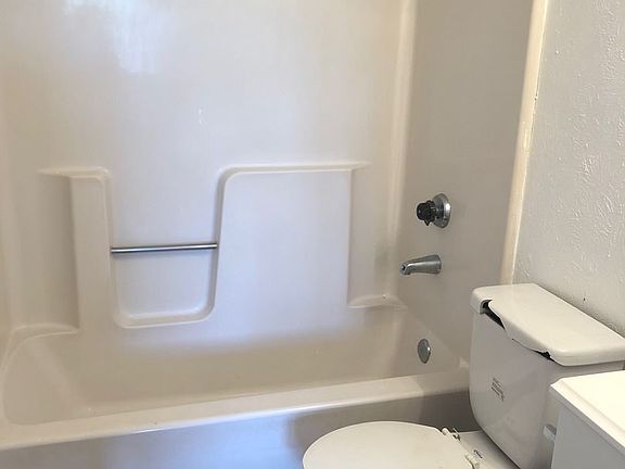 5th image of 3400 Lynridge Dr APT 2B