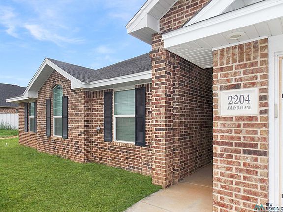3rd image of 2204 Amanda Ln