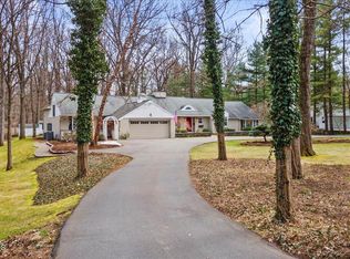 31 Colonial Grn, Loudonville, NY 12211