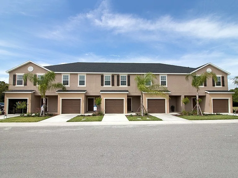 1394 Grantham Dr — Photo 1