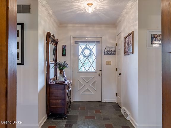 4th image of 1421 Manor Way