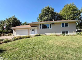 427 S 5th St, Wapello, IA 52653
