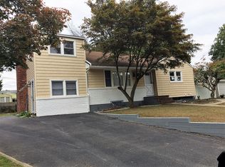 5 Meath Ave, Huntington, NY 11743