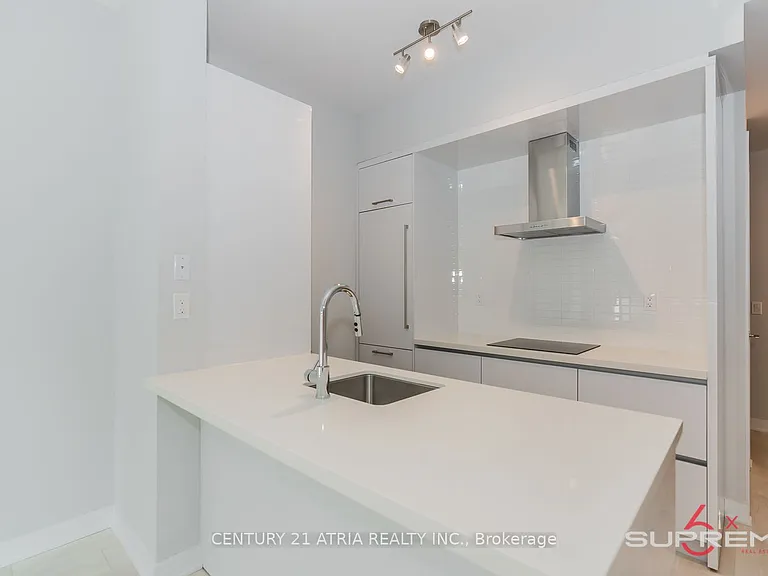 2221 Yonge St #611 — Photo 5