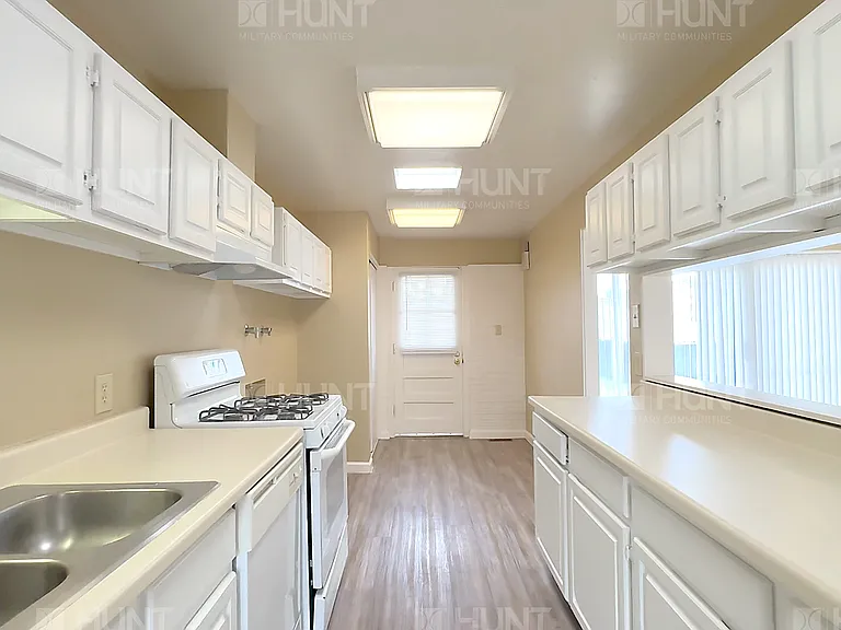 4072A Mercury Cir SE — Photo 5