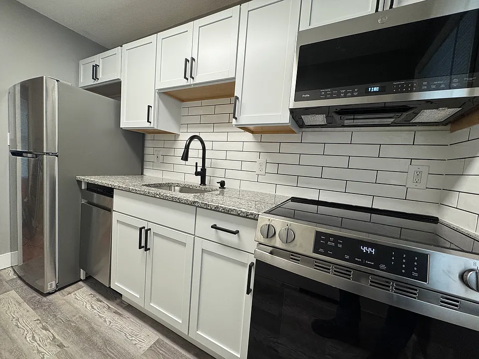 305 Linwood Ave #1