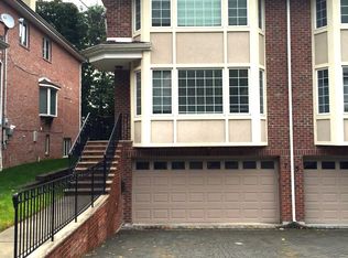 75 Myrtle Ave, Edgewater, NJ 07020