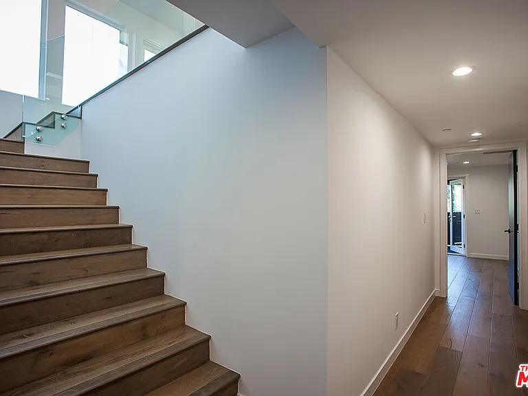 3751 Multiview Dr — Photo 27