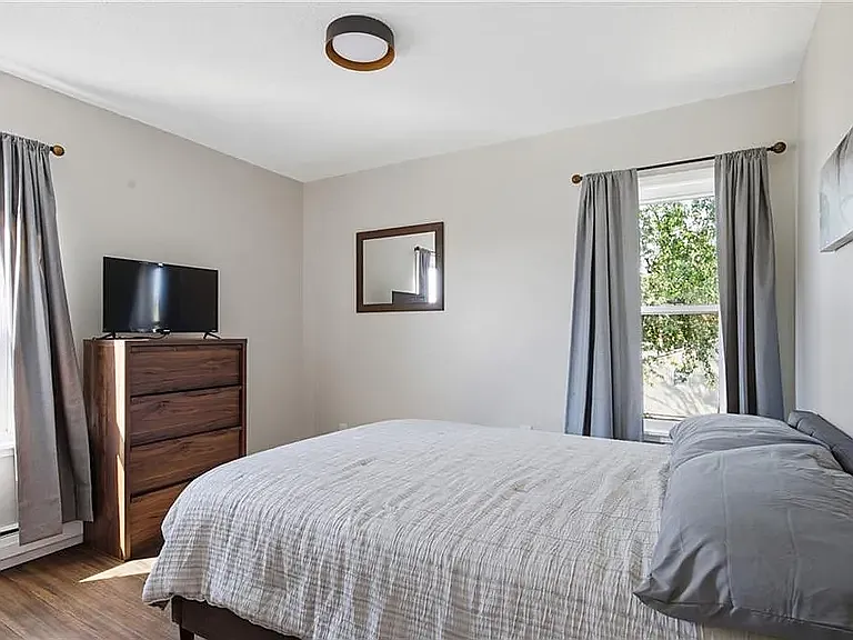 59 Bourne Ave — Photo 7
