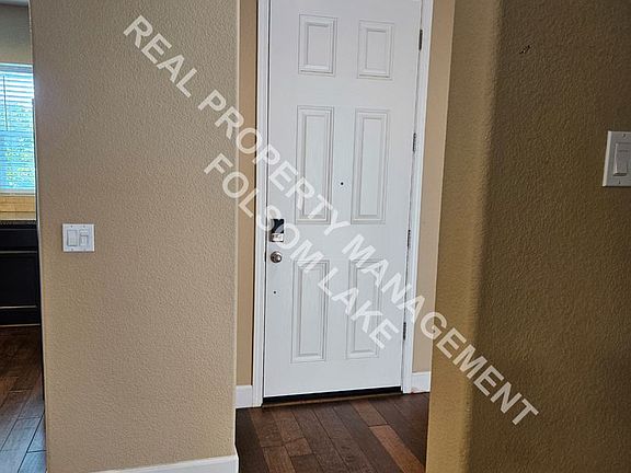 3rd image of 881 Willow Bridge Dr