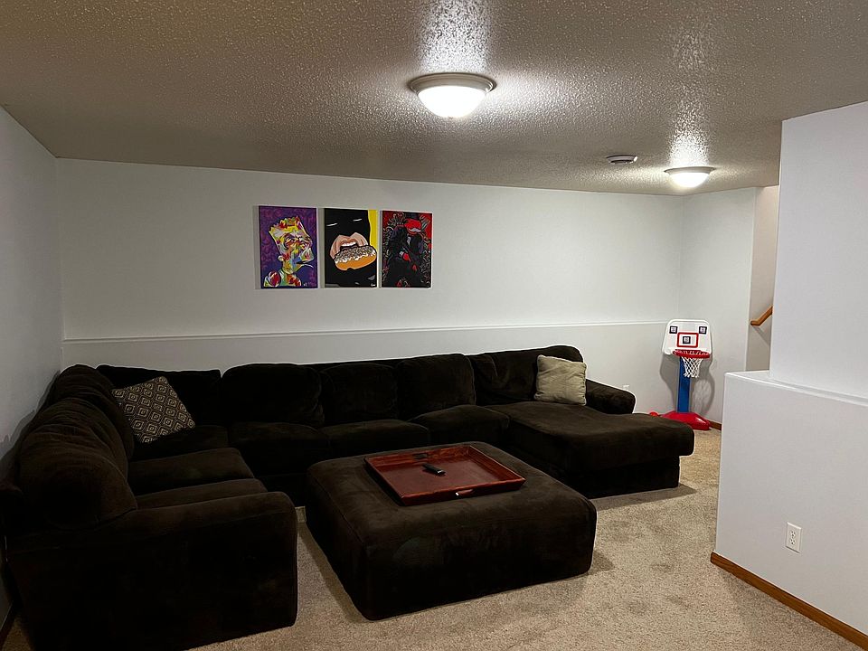 1st image of 615 16th Ave E #615