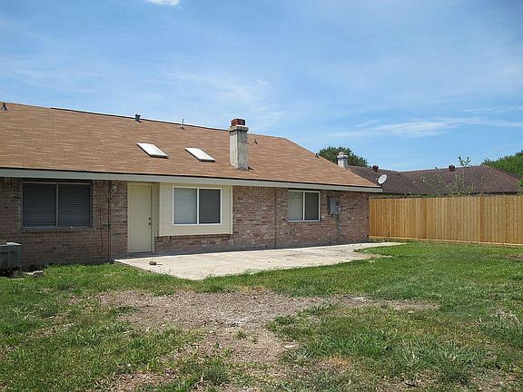 3rd image of 1306 Castle Glen Dr