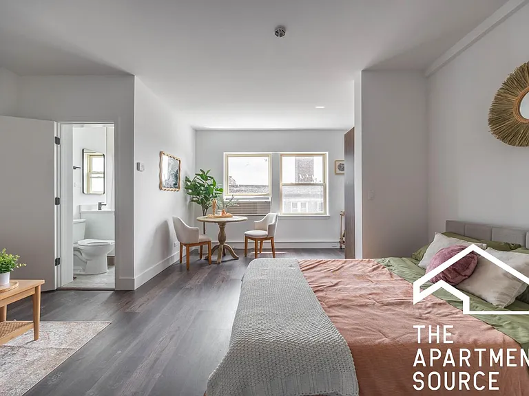 1505 W Hollywood Ave #306 — Photo 6
