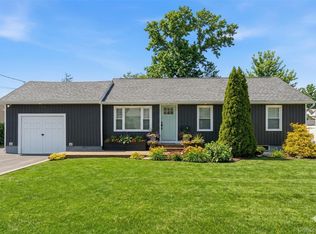 9 Hinton Ave, Babylon, NY 11702