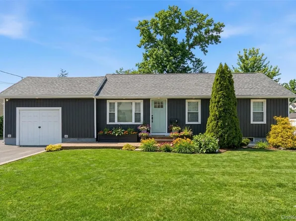9 Hinton Avenue, Babylon, NY 11702