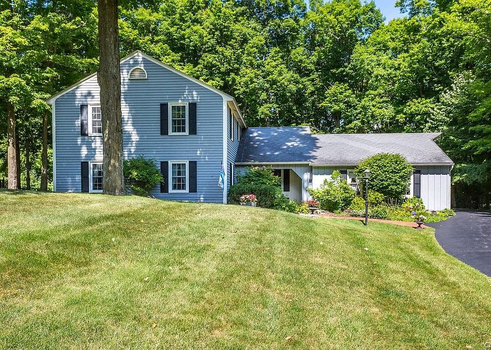 1st image of 224 Windcrest Dr