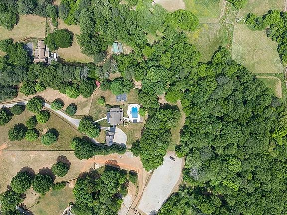 3rd image of 16035 Westbrook Rd