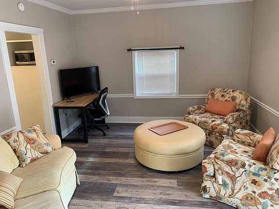 5th image of 805 Oshaughnessy Ave NE