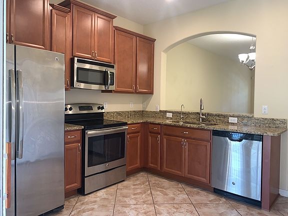 2nd image of 2427 Willimette Dr