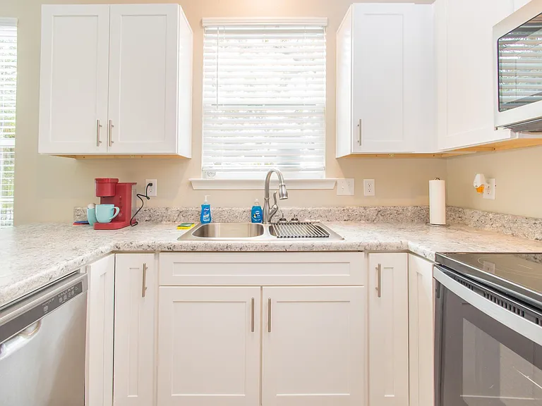 1812 W Gadsden St — Photo 24