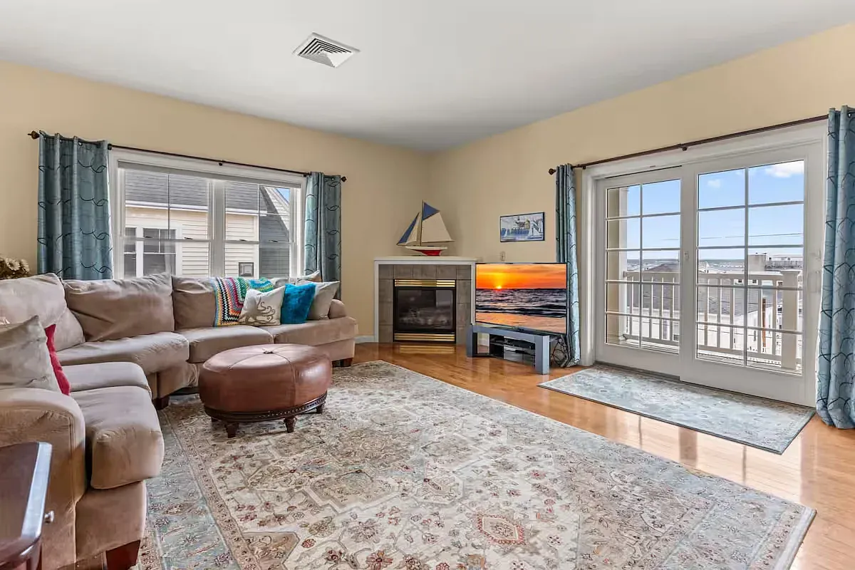 2 bed, 1062 sqft, $2,500 — Photo 1