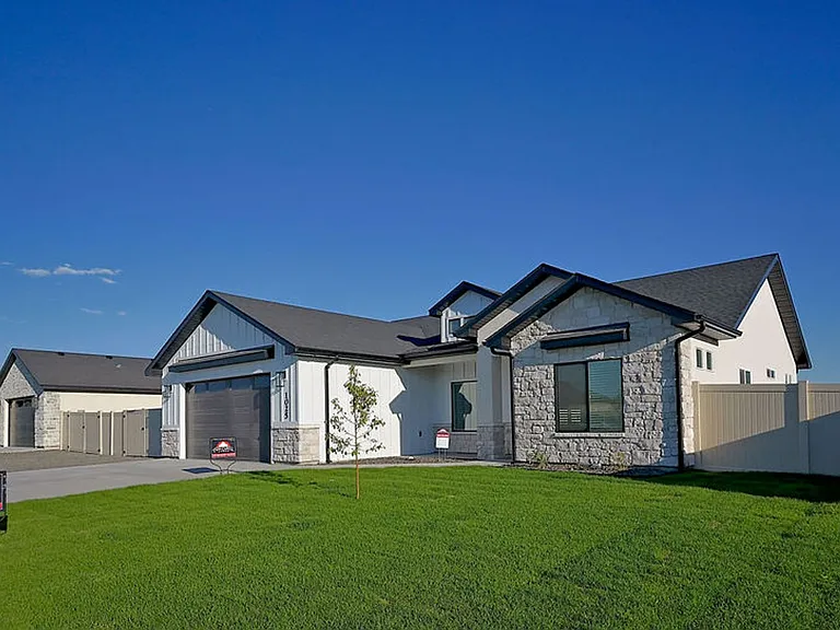 1025 Adamite Rd — Photo 4