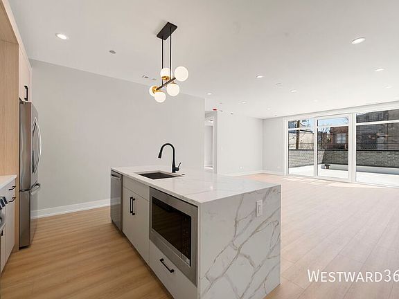 4th image of 2354 W Polk St #405