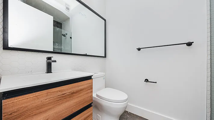 Rented by Nooklyn NYC LLC | media 22