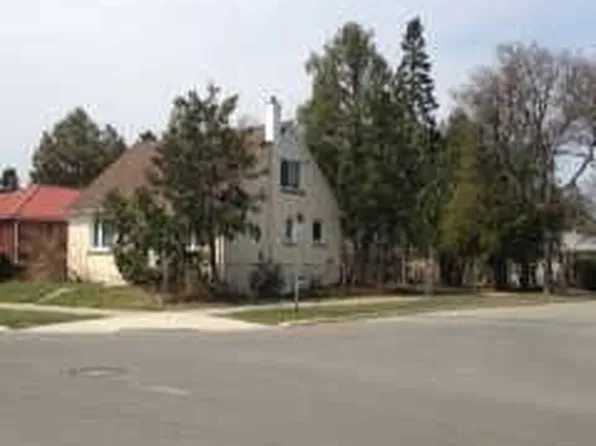 46 Connaught Ave, Toronto, ON M2M 1G8