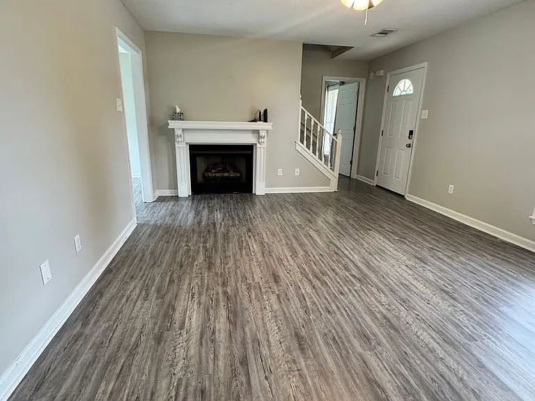 386 Wylie Dr — Photo 4
