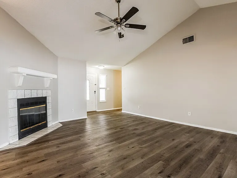 1029 Beckstrom Dr — Photo 4