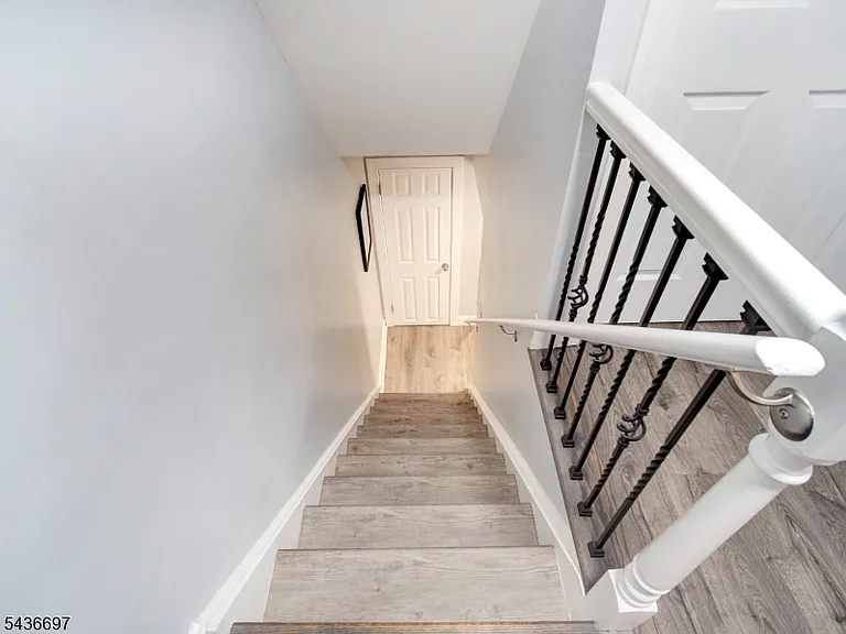 605 Crescent Dr — Photo 21