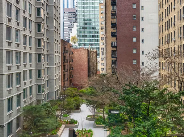 345 East 56th Street image 7 of 10