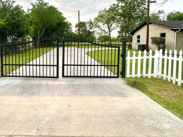 305 Beech St, Cleburne, TX 76031