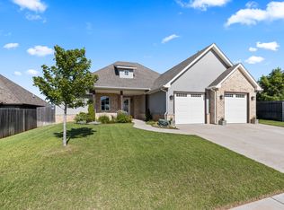 2305 Sugar Sands Rd, Yukon, OK 73099