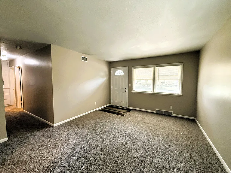 3368 S Vine St — Photo 4