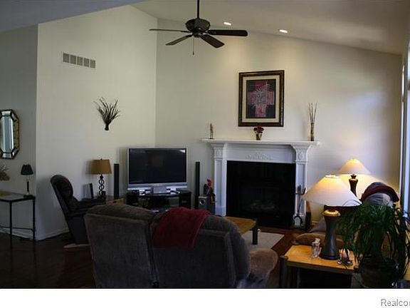 5th image of 120 Willow Lake Dr