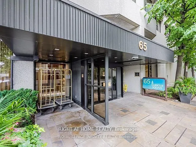 65 Harbour Sq #1907