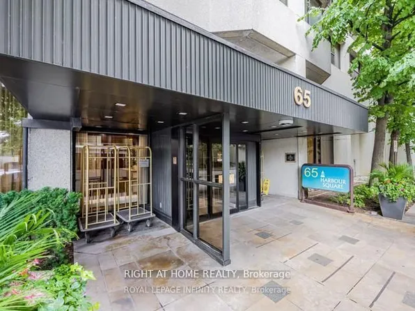 65 Harbour Sq #1907, Toronto, ON M5J 2L4