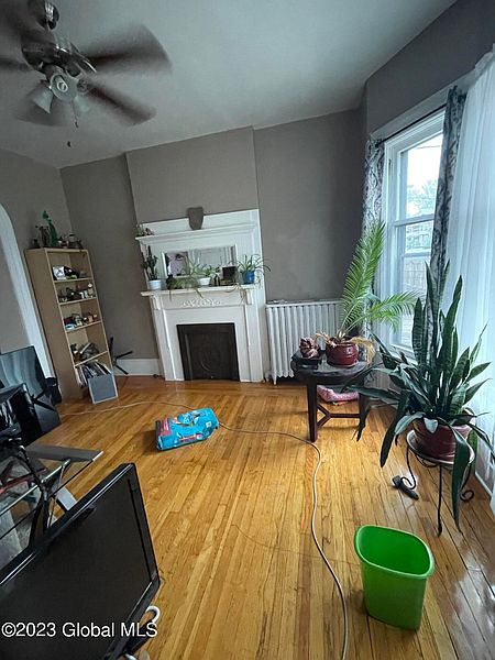 5th image of 102 Oakwood Avenue