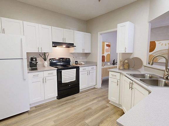 Bright, open kitchen with plenty of space to create and entertain.