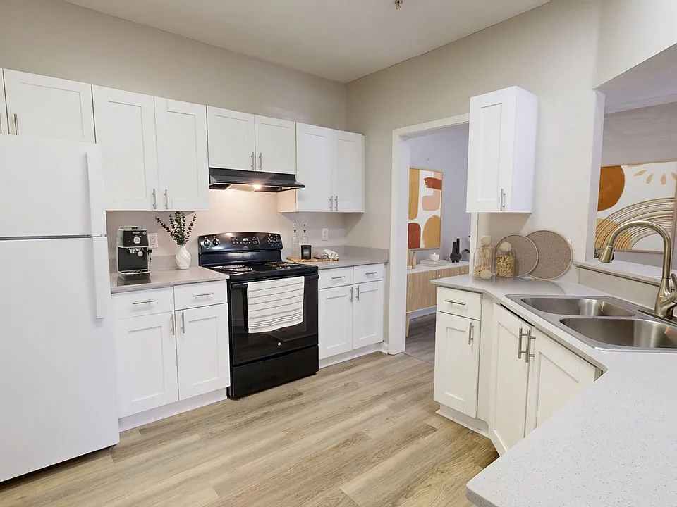 Bright, open kitchen with plenty of space to create and entertain.