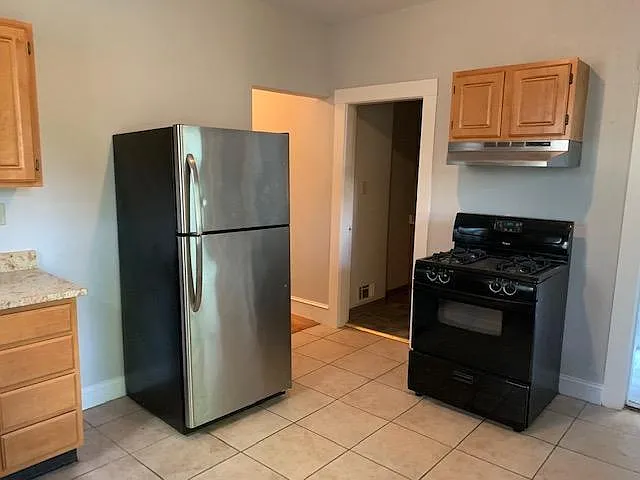 19 Roseclair St — Photo 8