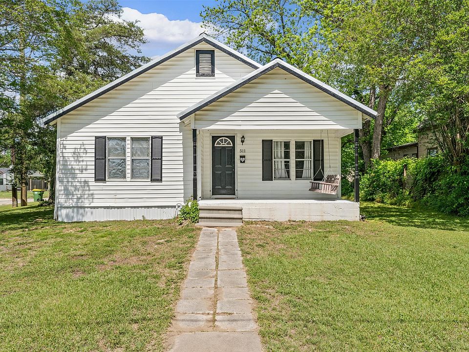 1st image of 511 W Navasota St