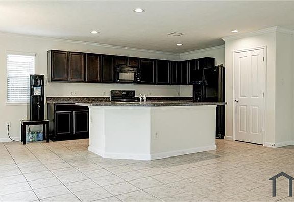 4th image of 7556 Connemara Dr