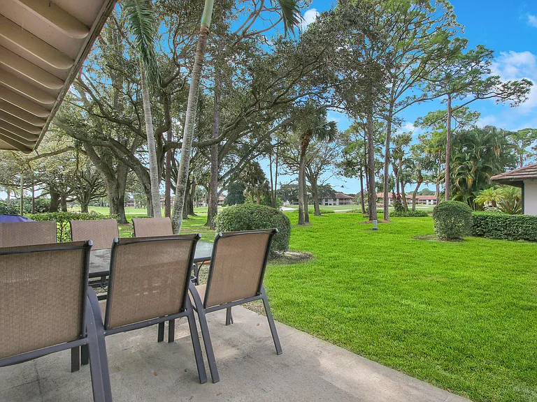 533 Club Dr — Photo 17